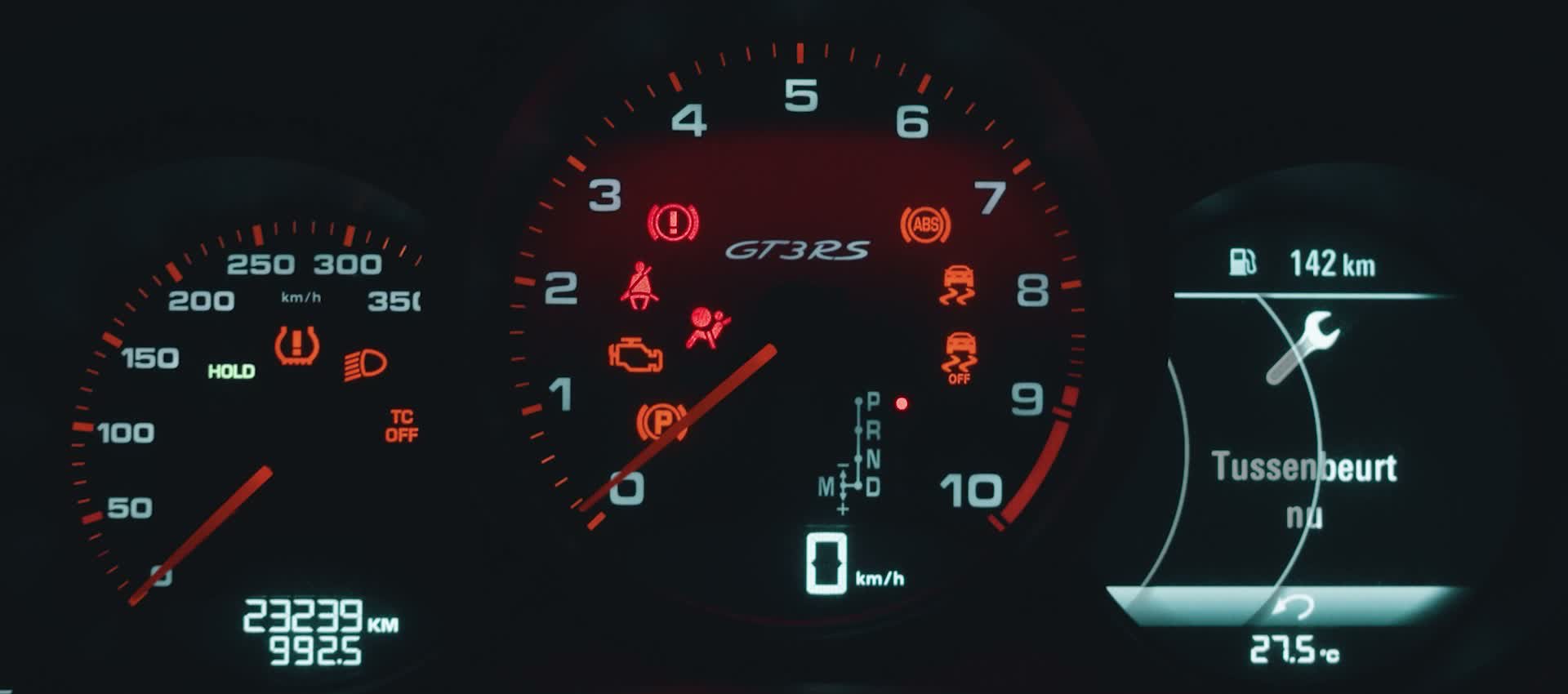 Lage opname van de voorbumper en wielkast van de GT3 RS