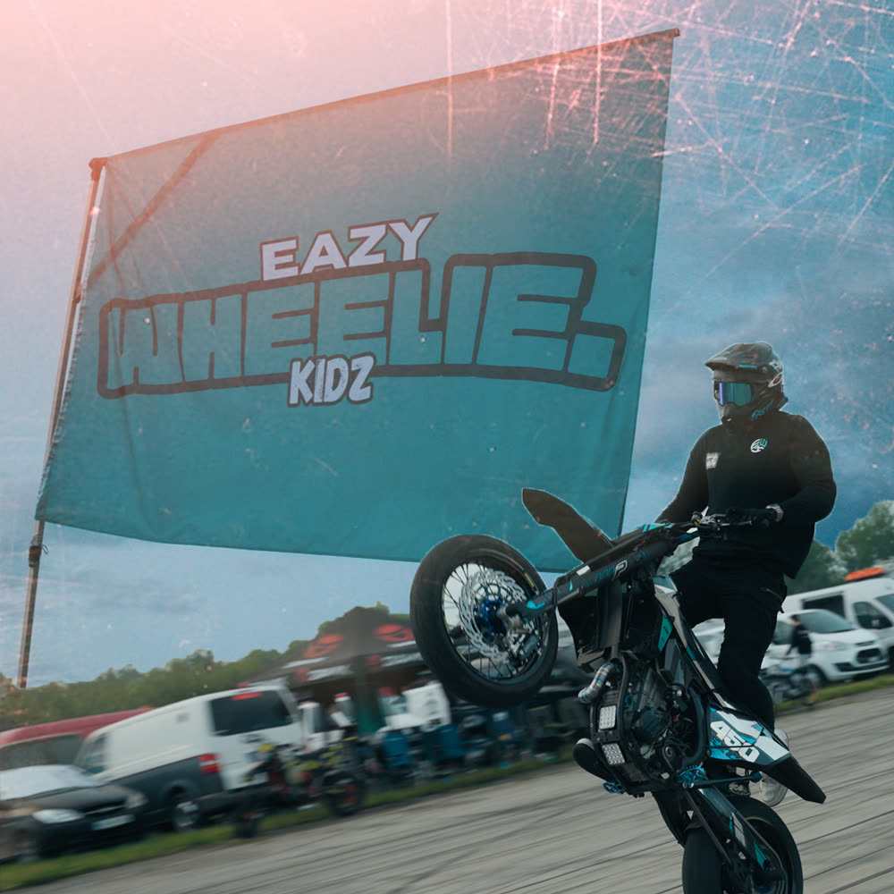 De EWK-vlag boven een wheelie