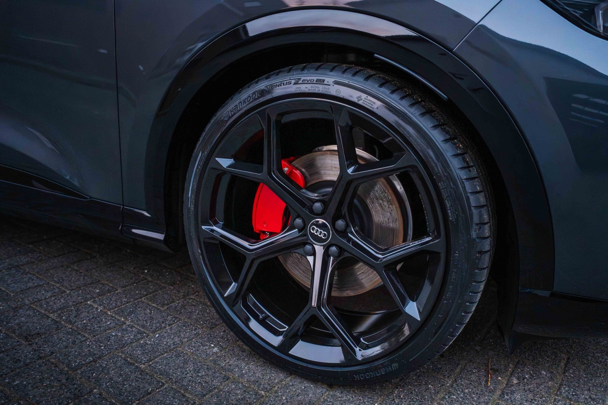 Koplampdetail van de Audi met dagrijverlichting