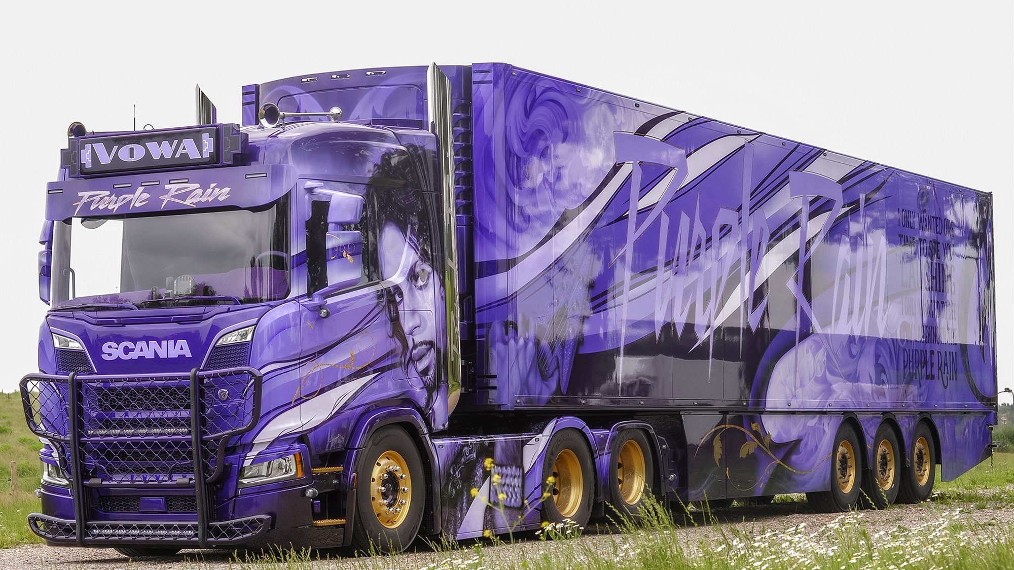 De Purple Rain-truck van MW Designs in vol custom paint