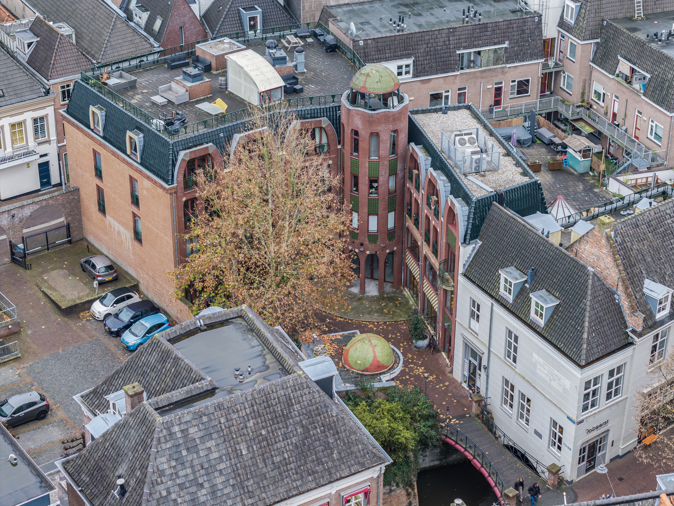 Dronebeeld over Den Bosch met de panden van RSP
