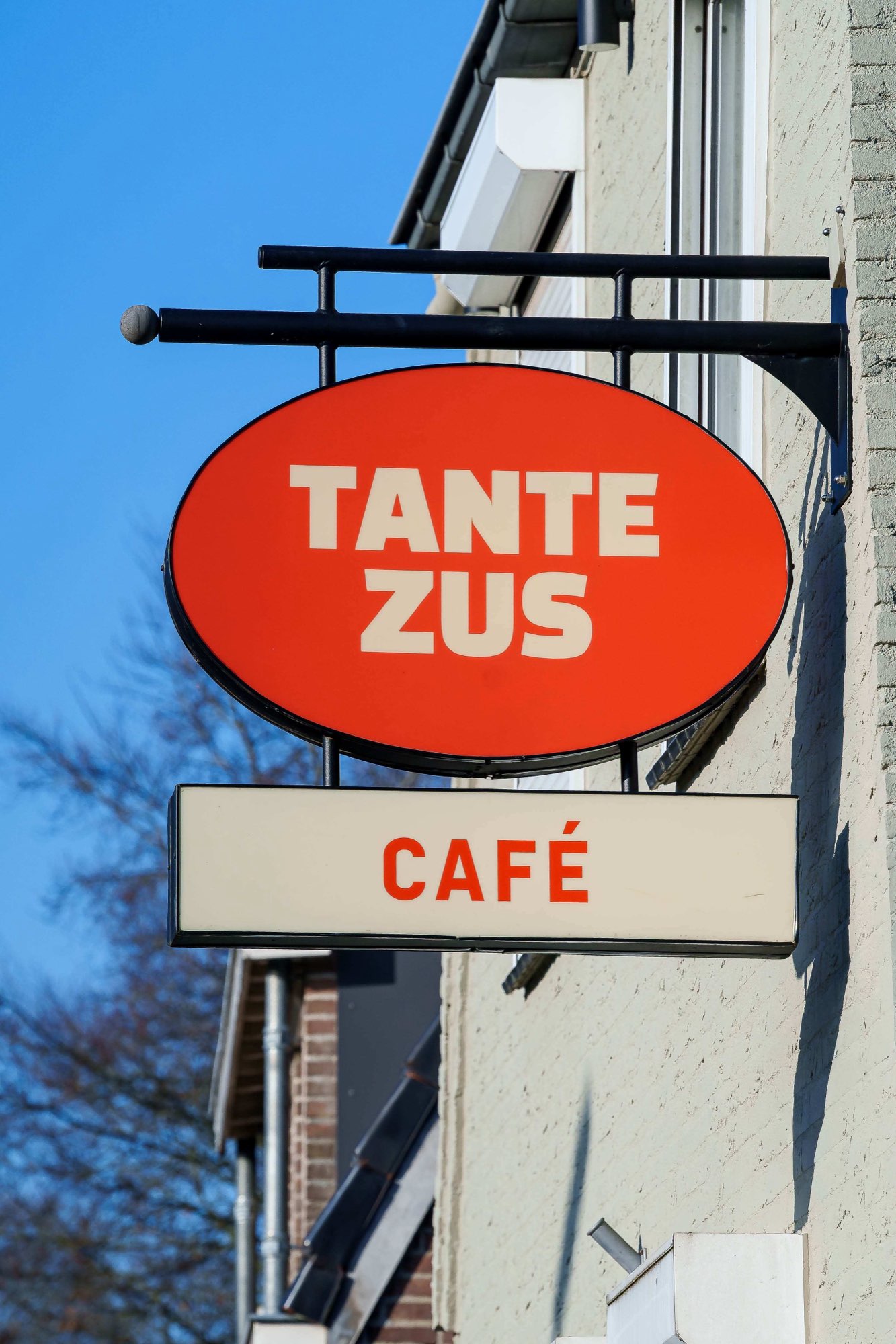 Glas bier wordt getapt aan de bar