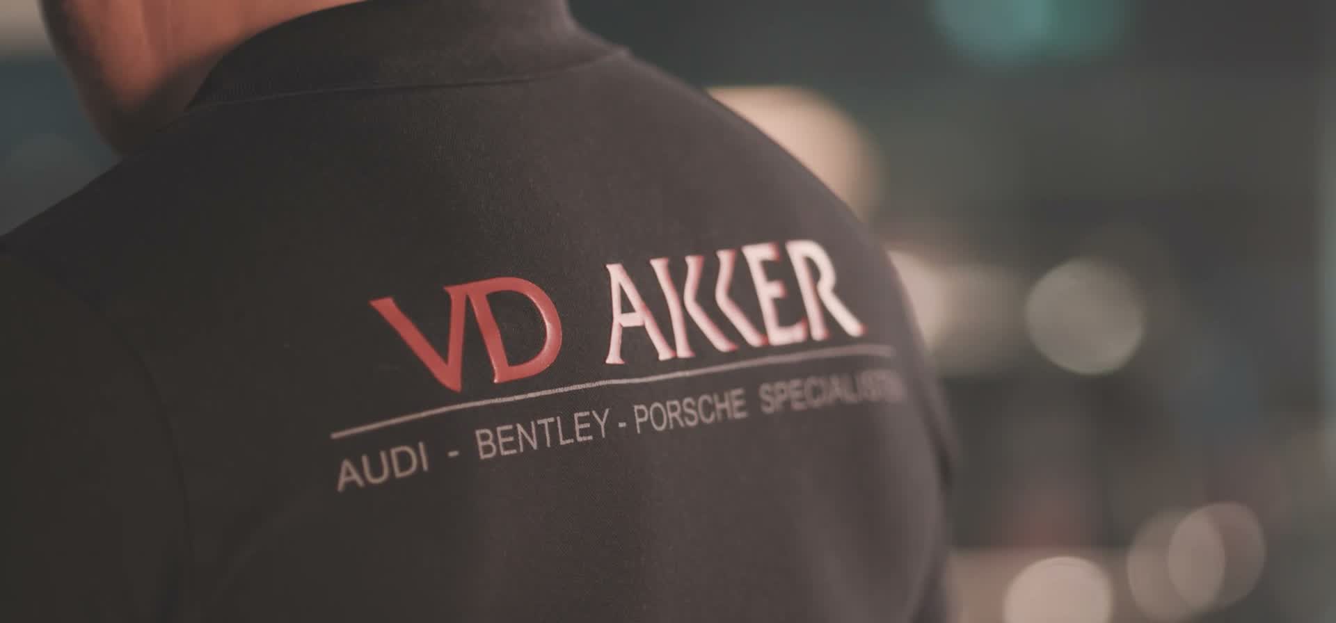 Het Van de Akker-logo op de werkkleding