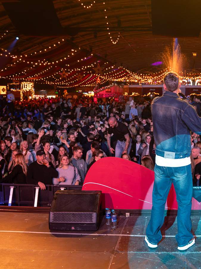 Artiest voor volle festivaltent
