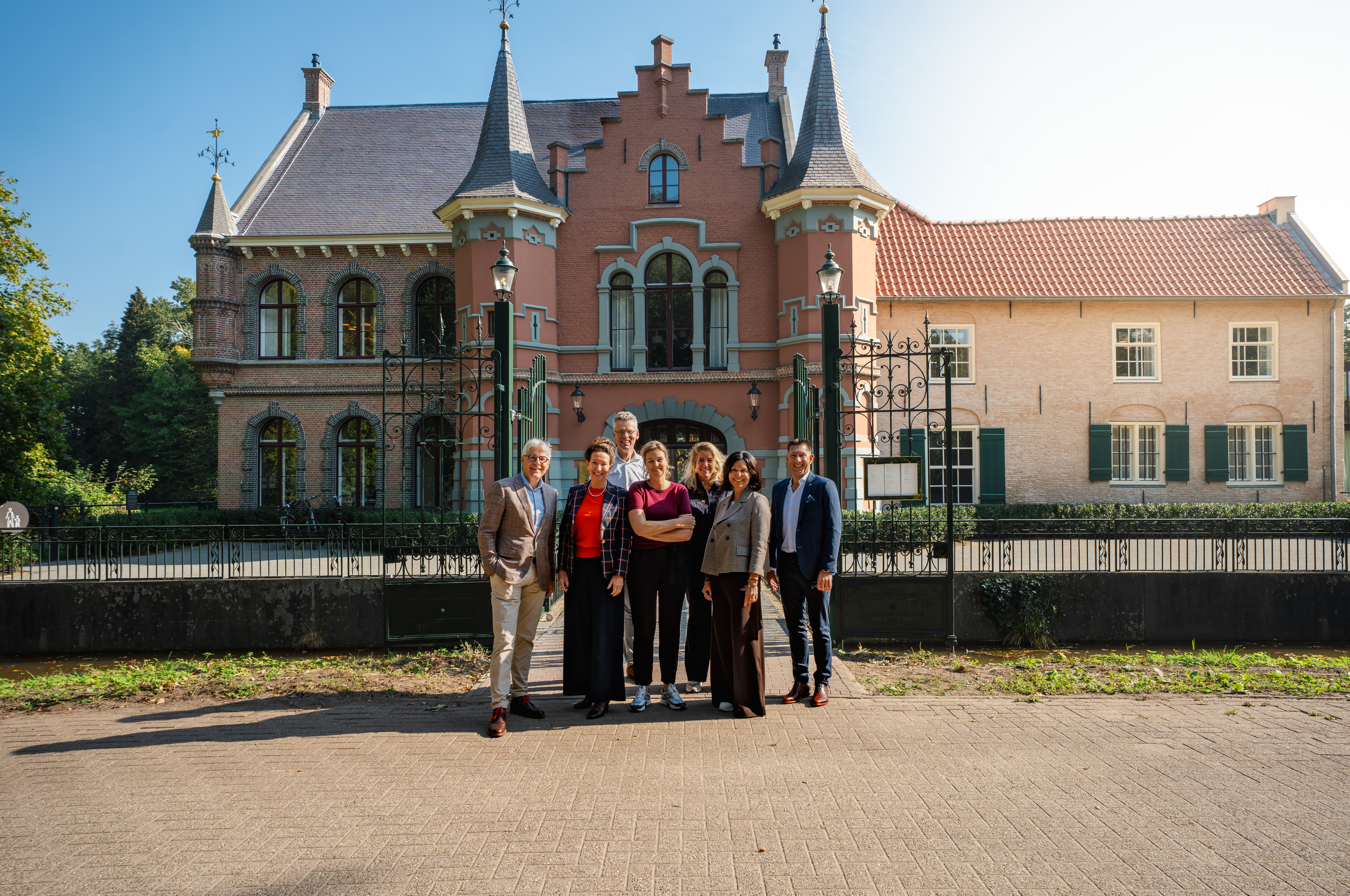Groepsfoto Hermes Netwerk voor Kasteel Steenenburg