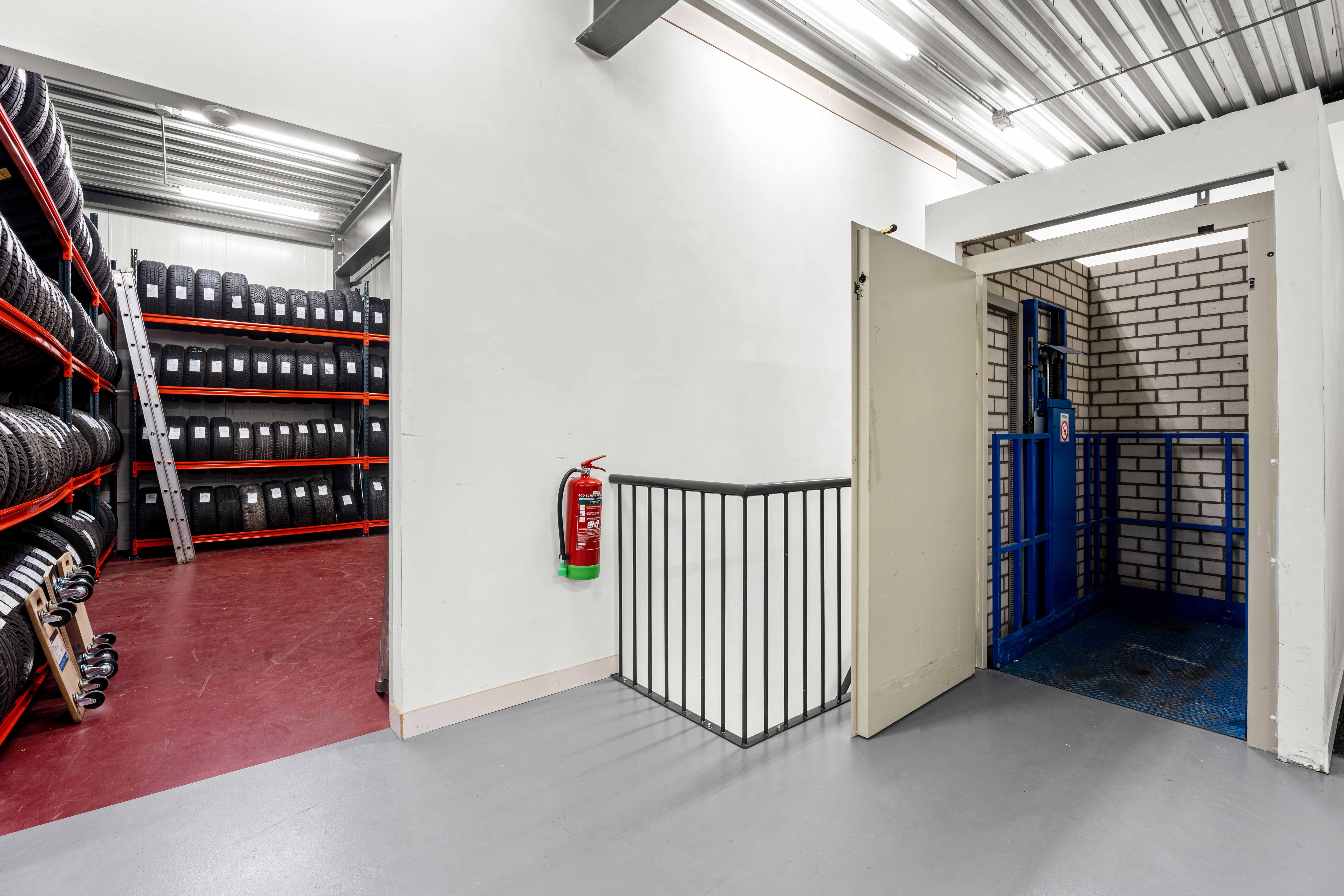 Bedrijfshal met opslag Industrieweg 7 Mierlo