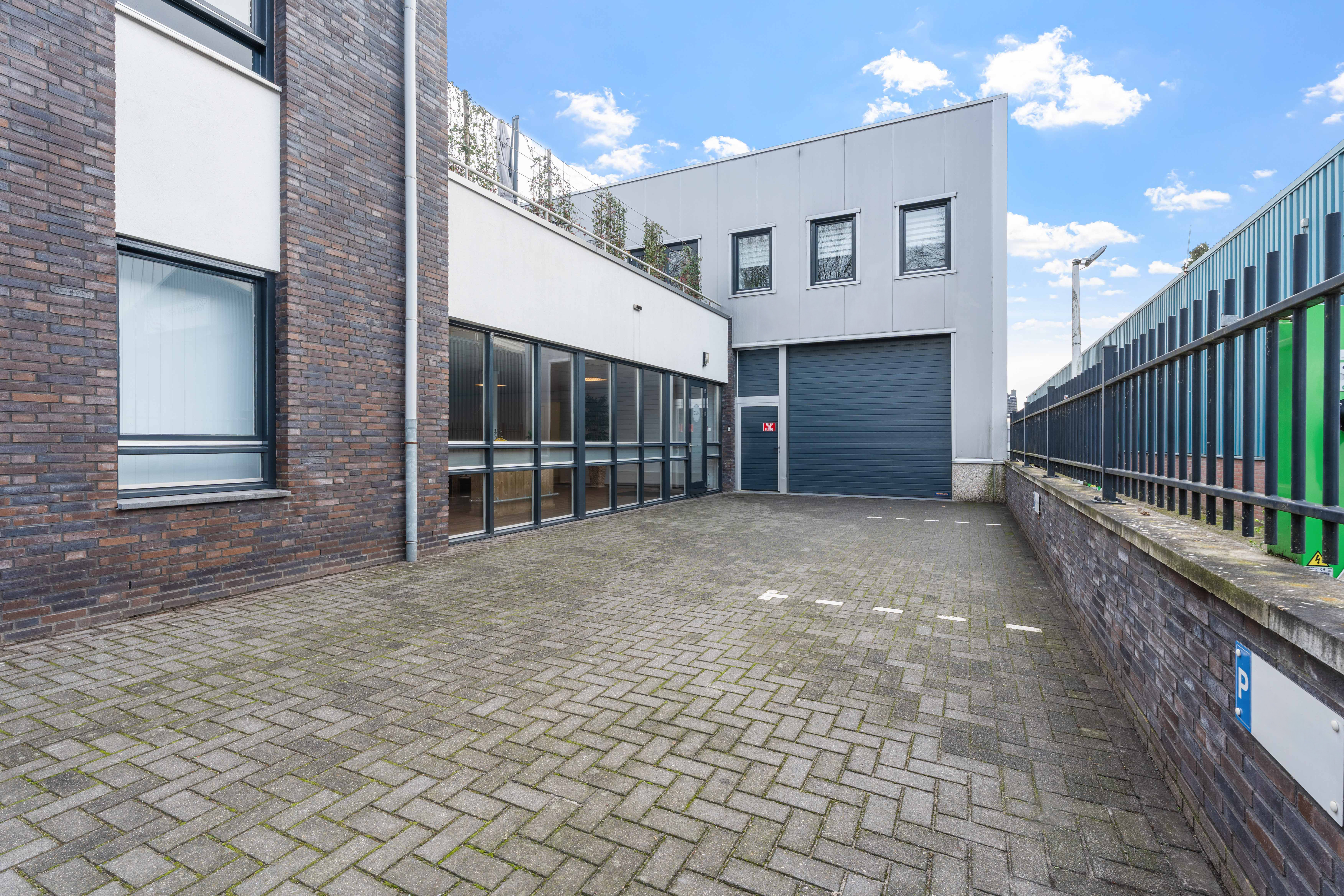 Achterzijde bedrijfspand met loods Industrieweg 7 Mierlo