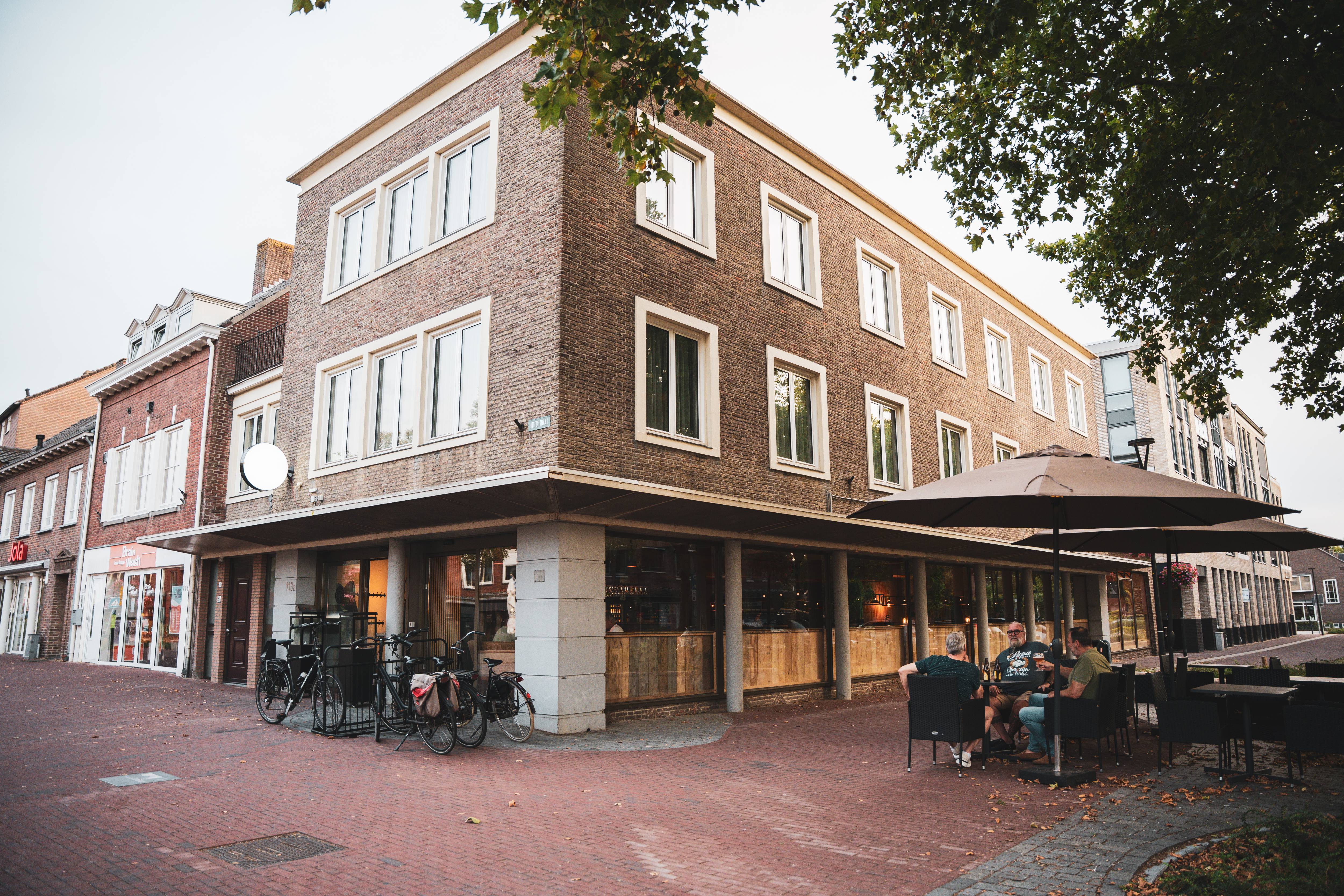 The Shooter Schijndel - Hoekpand met terras op het plein